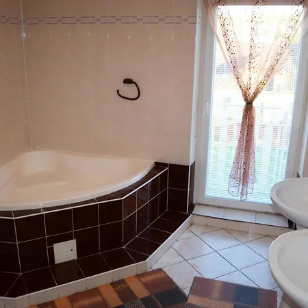 Vila Riviera So Sukromnou Virivkou A Dva Samostatne Apartmany - Besenova Liptov Besenova