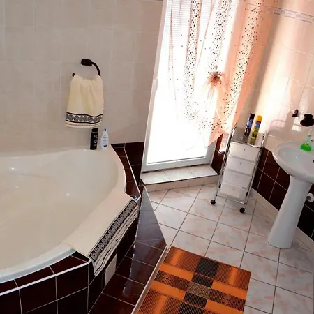 Apartment Vila Riviera So Sukromnou Virivkou A Dva Samostatne Apartmany - Besenova Liptov
