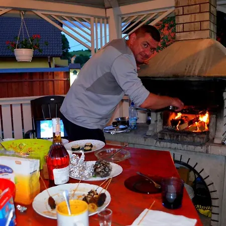 Riviéra So Súkromnou Vírivkou A Dva Samostatné - Liptov Apartamento Bešeňová