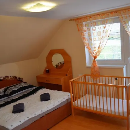 Vila Riviera So Sukromnou Virivkou A Dva Samostatne Apartmany - Besenova Liptov *