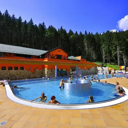 Vila Riviera So Sukromnou Virivkou A Dva Samostatne Apartmany - Besenova Liptov Apartment