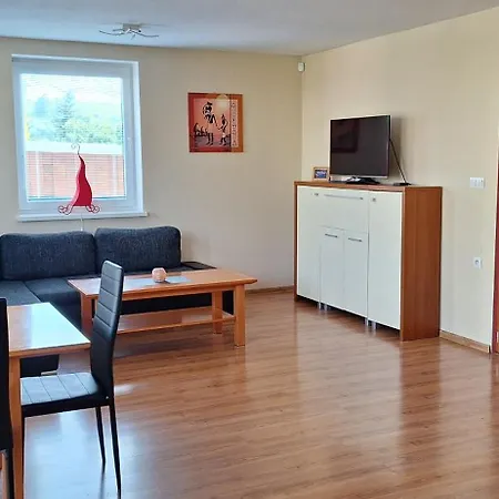 Vila Riviera So Sukromnou Virivkou A Dva Samostatne Apartmany - Besenova Liptov * Besenova