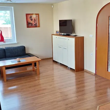 Vila Riviera So Sukromnou Virivkou A Dva Samostatne Apartmany - Besenova Liptov *