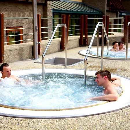 Vila Riviera So Sukromnou Virivkou A Dva Samostatne Apartmany - Besenova Liptov